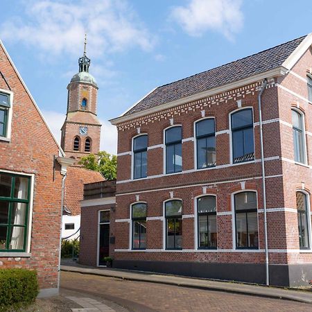 Sfeervol Verblijf In Oude Gemeentehuis Eenrum. 외부 사진