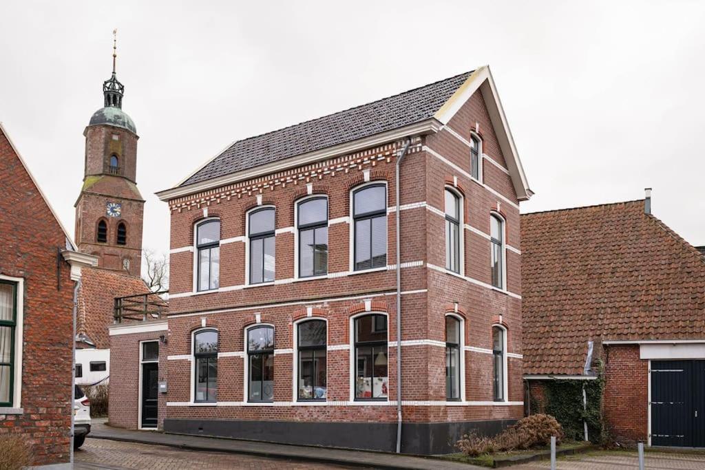 Sfeervol Verblijf In Oude Gemeentehuis Eenrum. 외부 사진