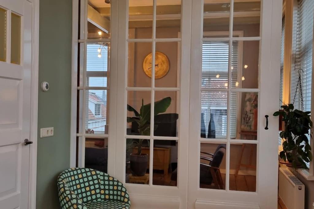 Sfeervol Verblijf In Oude Gemeentehuis Eenrum. 외부 사진