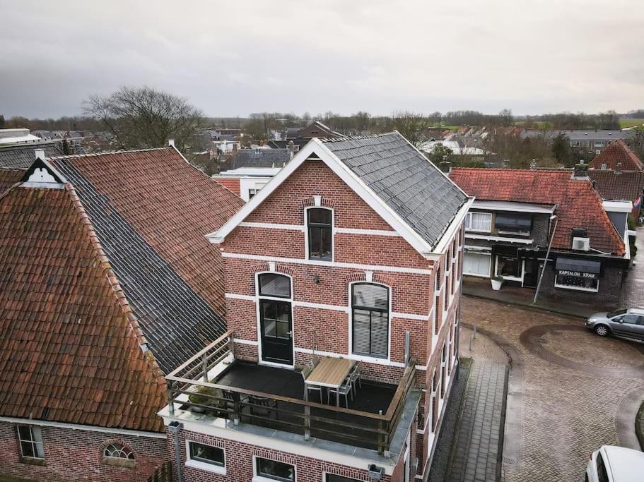 Sfeervol Verblijf In Oude Gemeentehuis Eenrum. 외부 사진