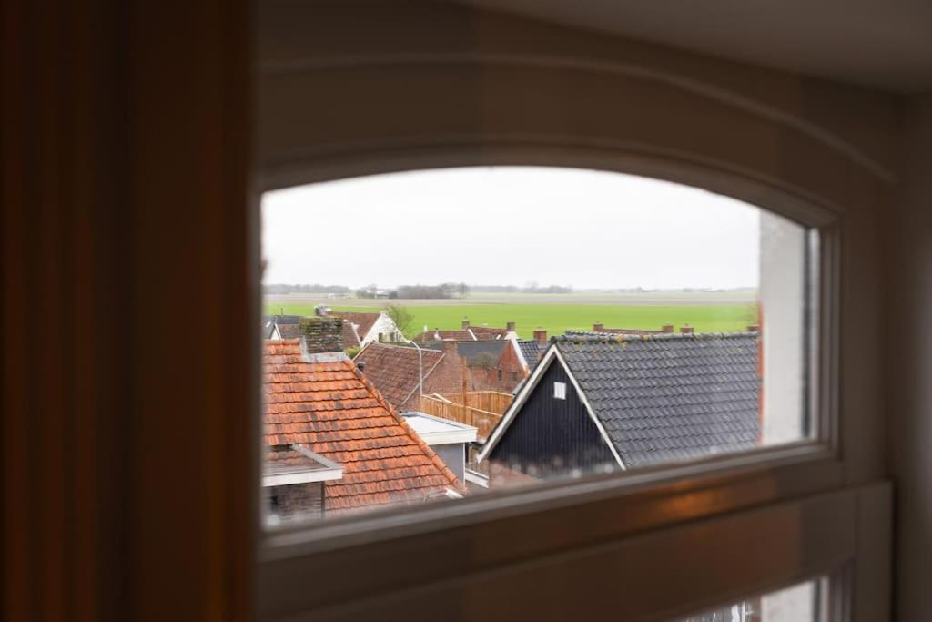 Sfeervol Verblijf In Oude Gemeentehuis Eenrum. 외부 사진