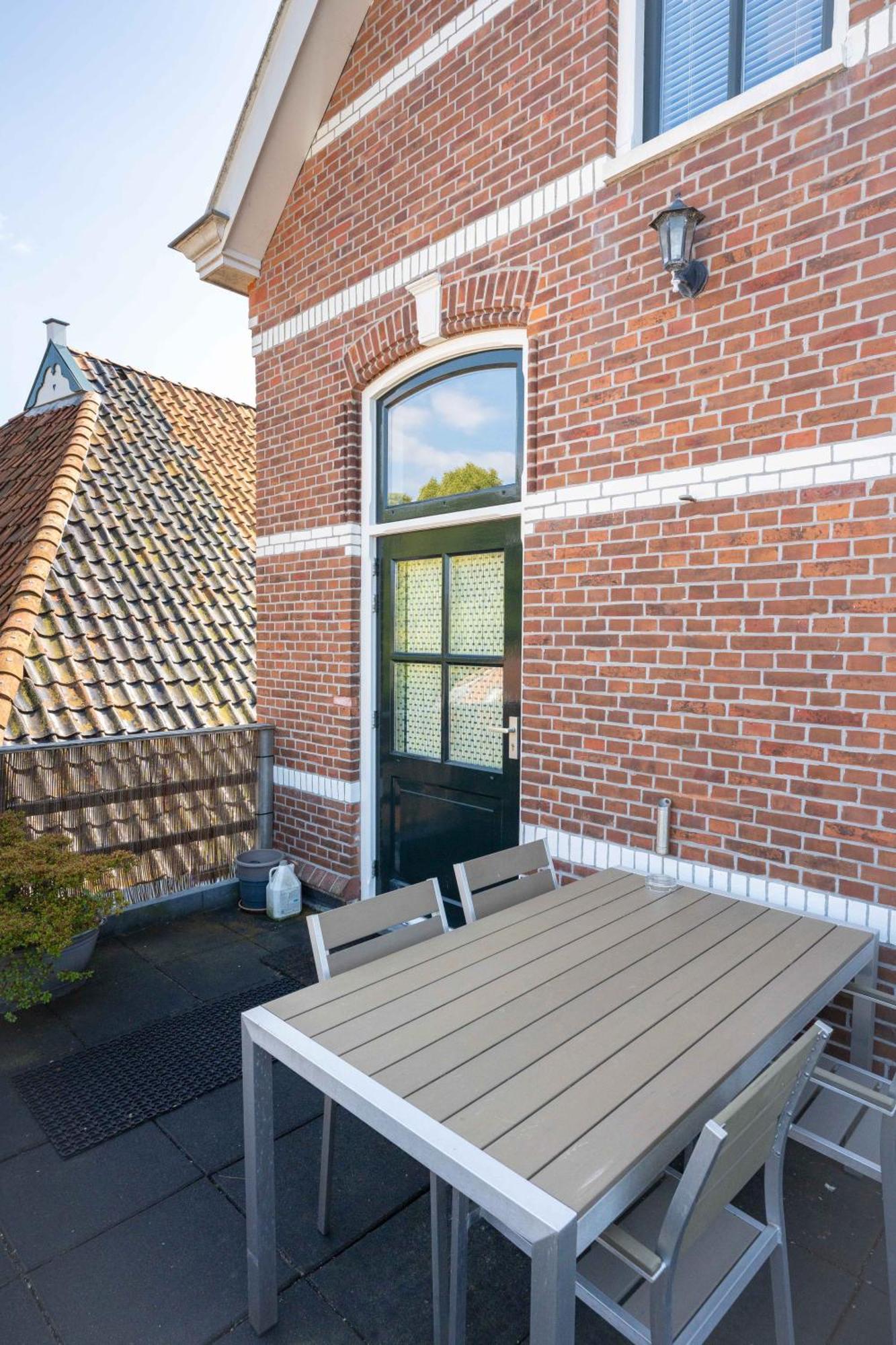 Sfeervol Verblijf In Oude Gemeentehuis Eenrum. 외부 사진