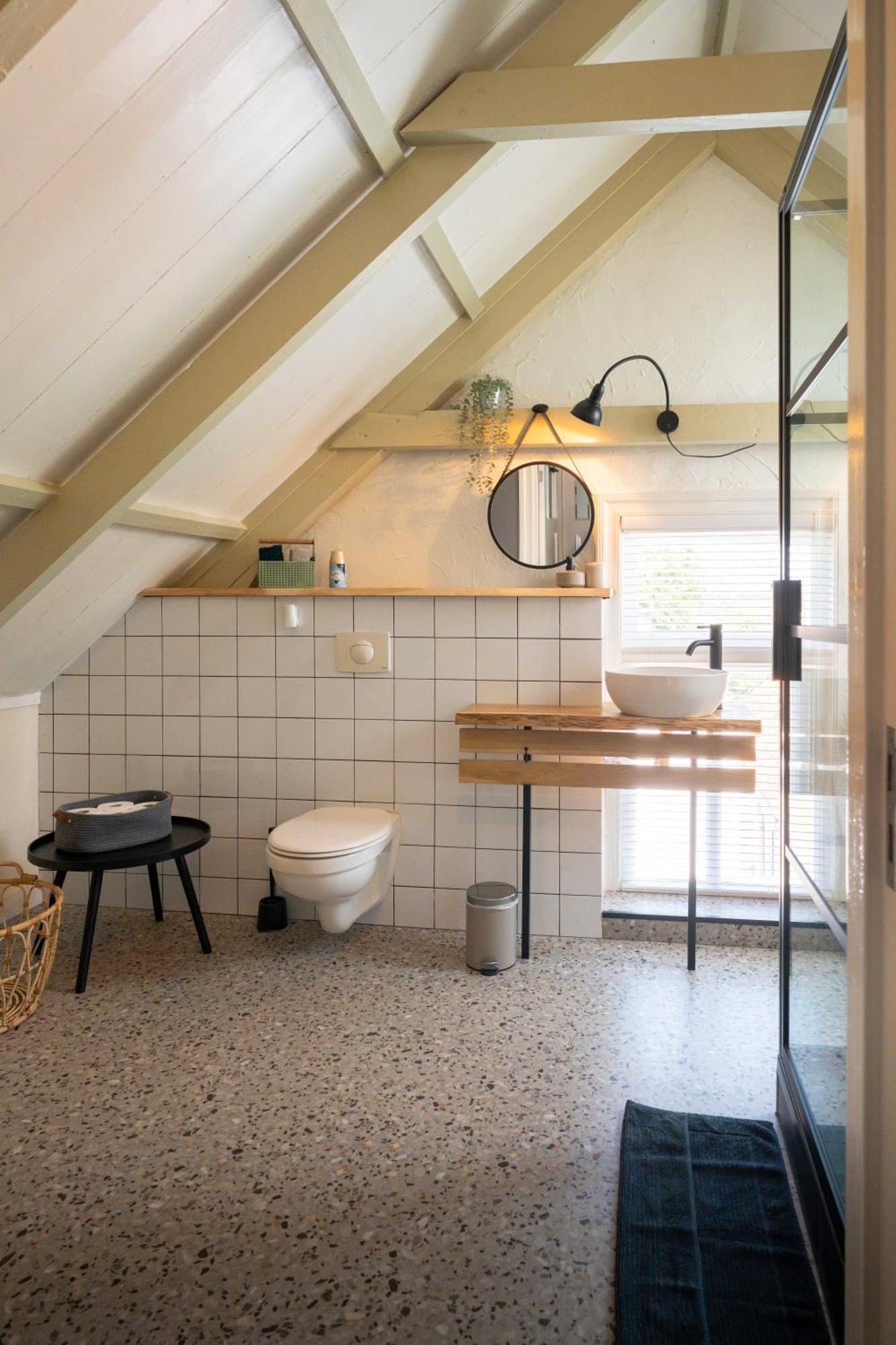 Sfeervol Verblijf In Oude Gemeentehuis Eenrum. 외부 사진