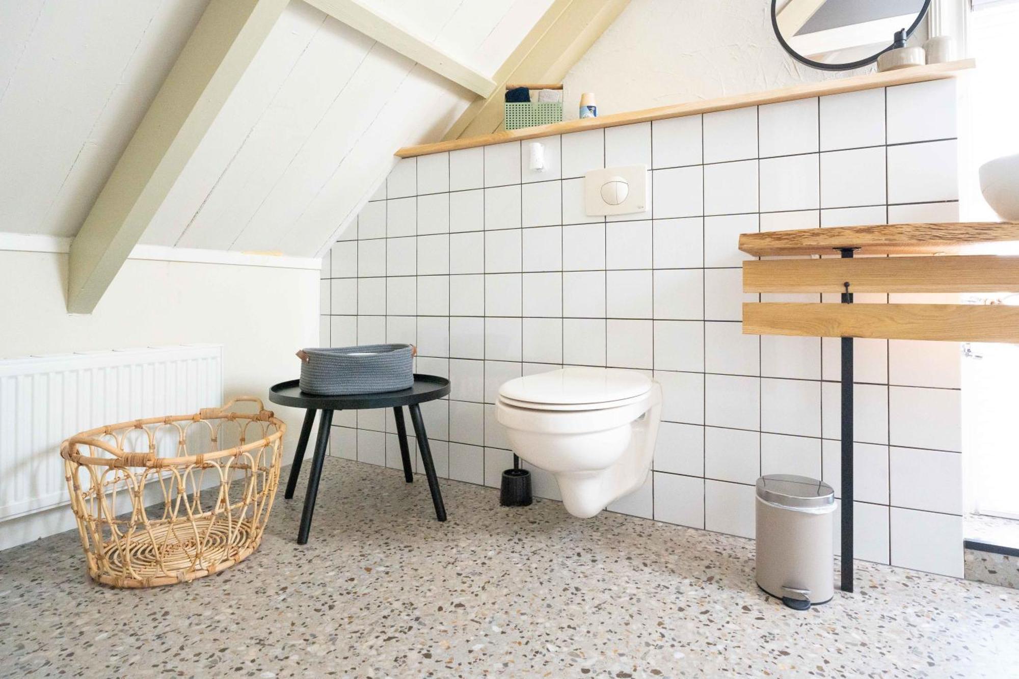 Sfeervol Verblijf In Oude Gemeentehuis Eenrum. 외부 사진