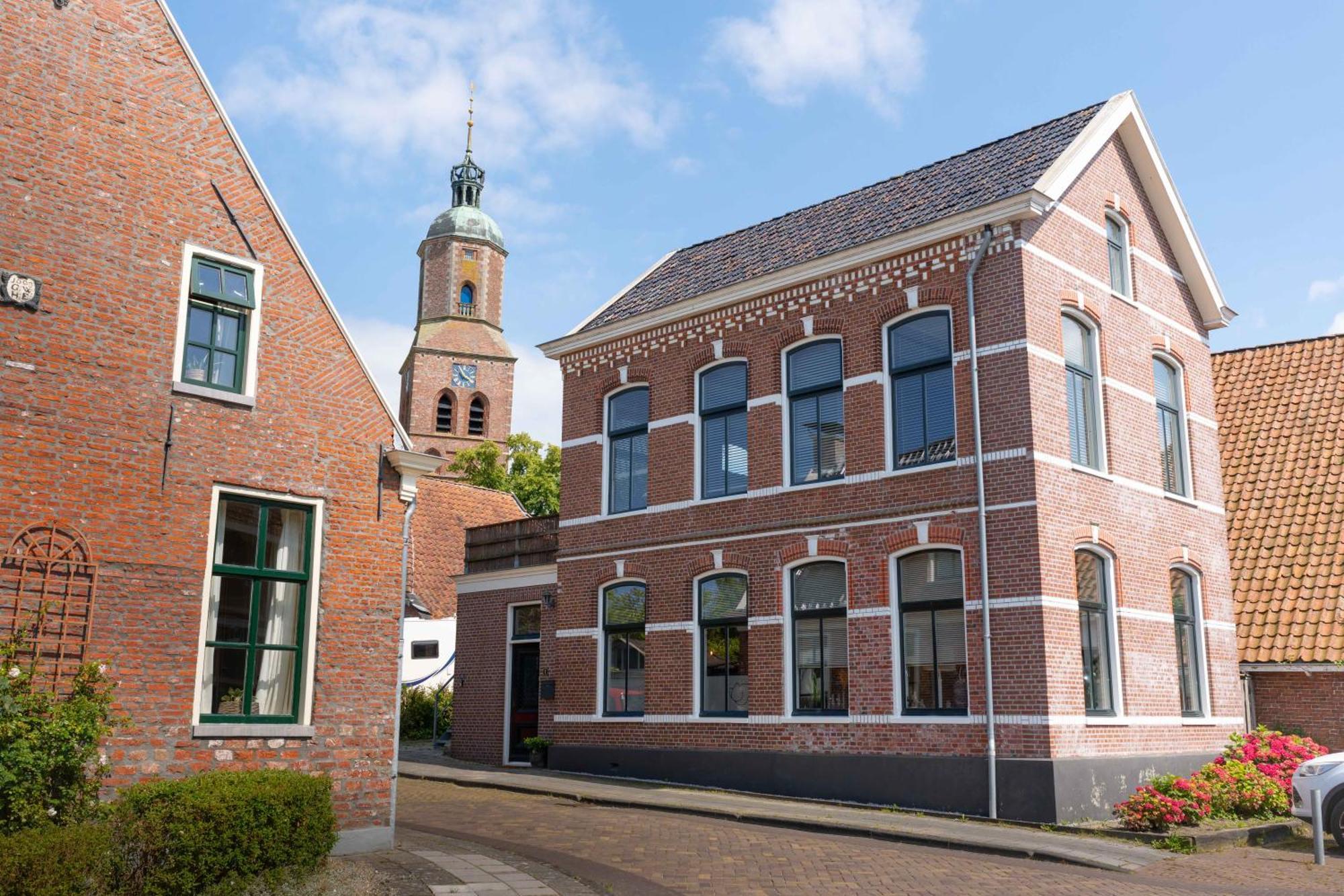 Sfeervol Verblijf In Oude Gemeentehuis Eenrum. 외부 사진